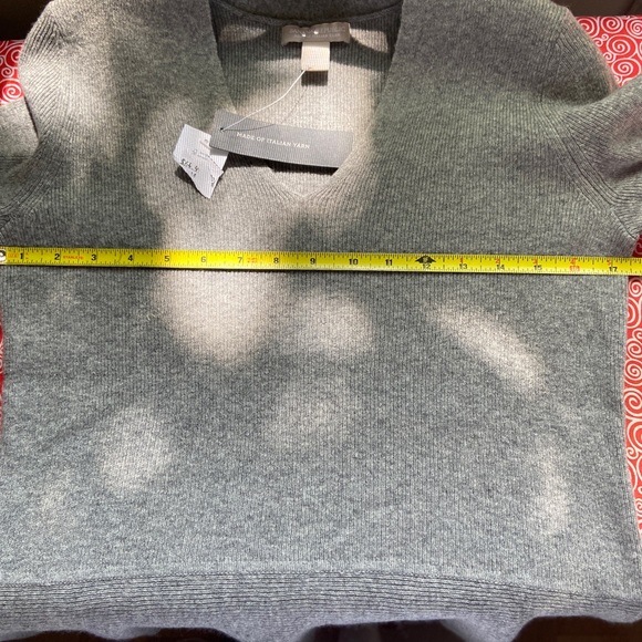 Banana Republic V-Neck Wool Cashmere women’s Medium M Sweater NWT - Picture 13 of 14